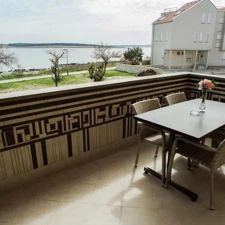 Apartments Svijet Mora 2 Povljana Exterior photo